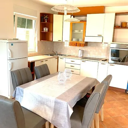 Сasa de vacaciones Magica Pirovac